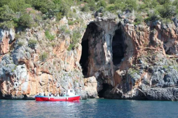 Gite in Barca per le Grotte