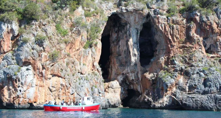 Gite in Barca per le Grotte